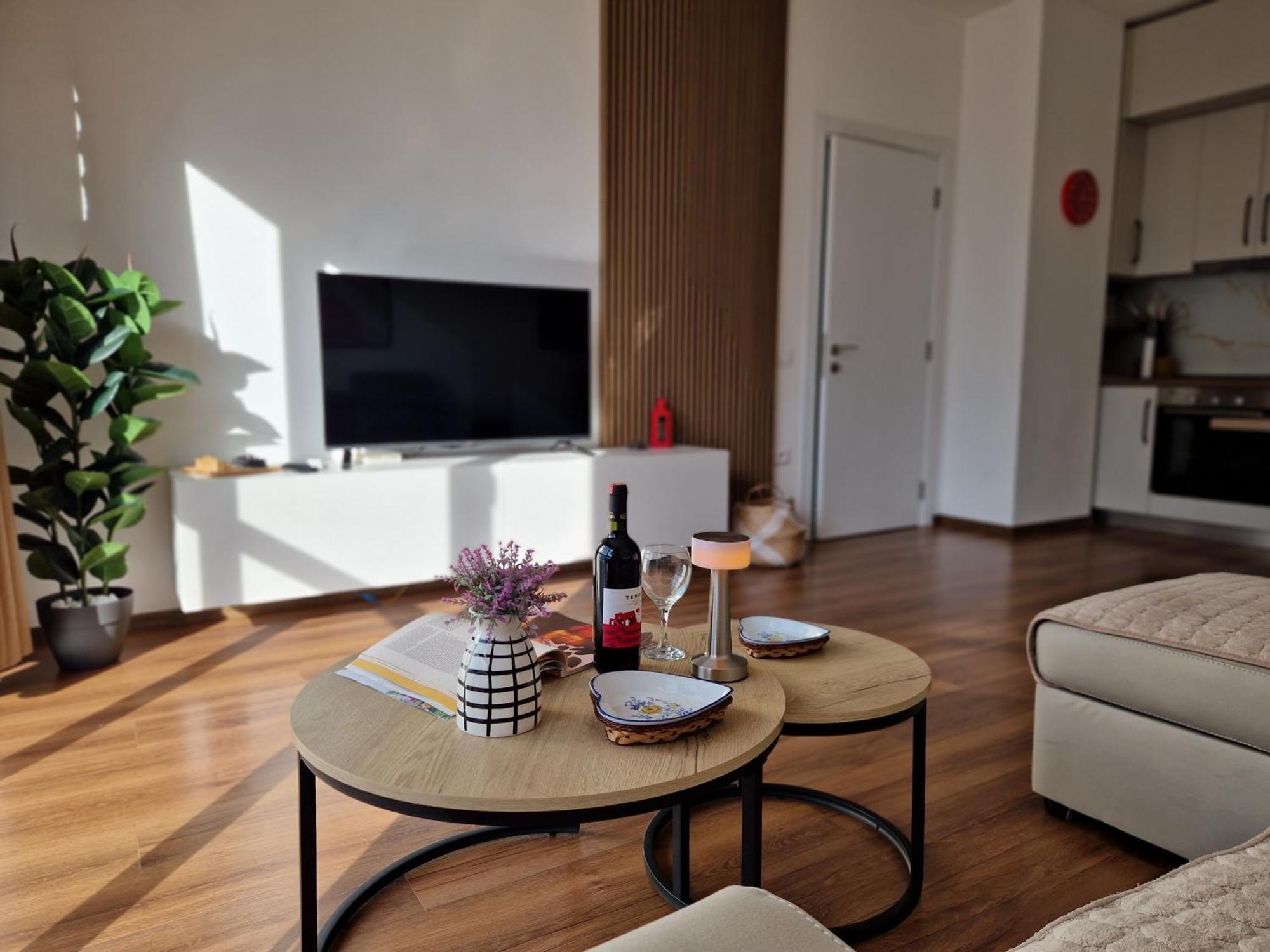 Red & White Palace Apartment Tirana Zewnętrze zdjęcie